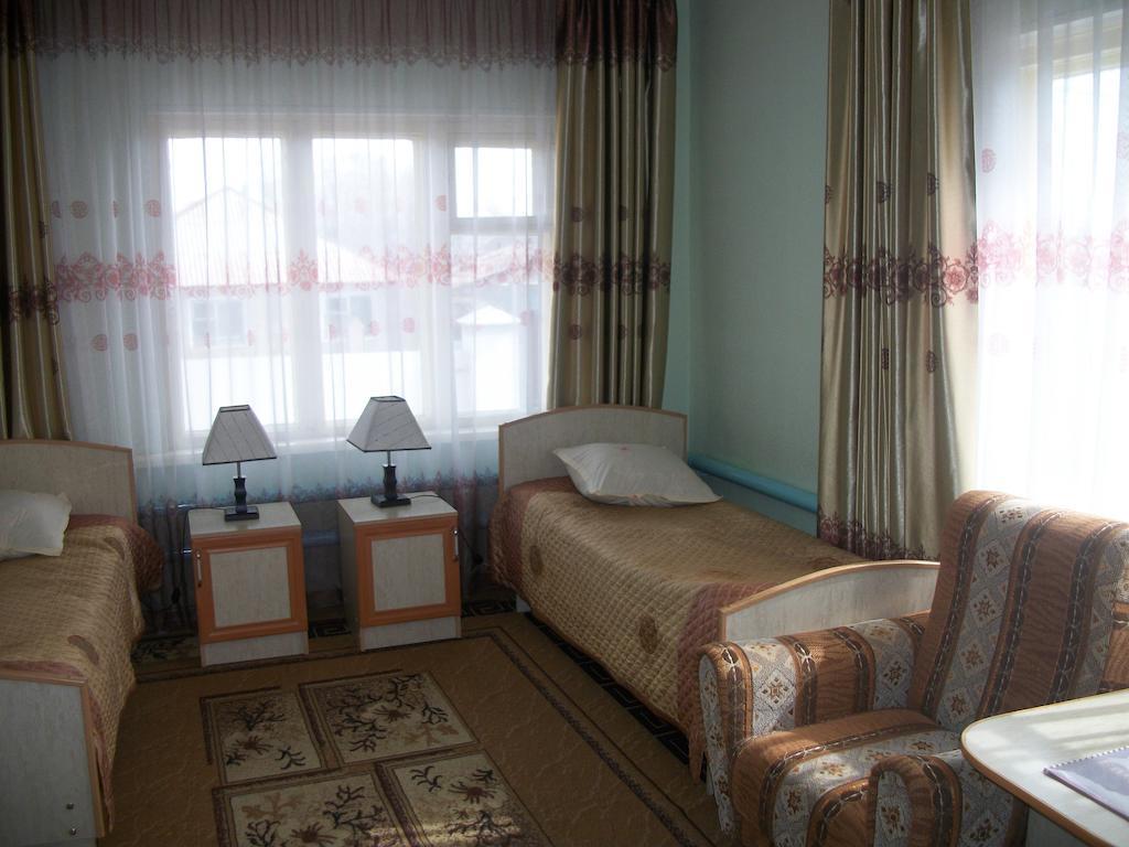 Enirest Hotel Karakol Phòng bức ảnh