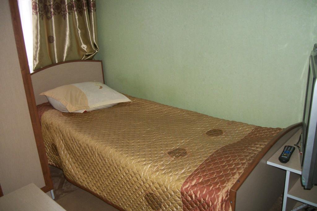 Enirest Hotel Karakol Phòng bức ảnh