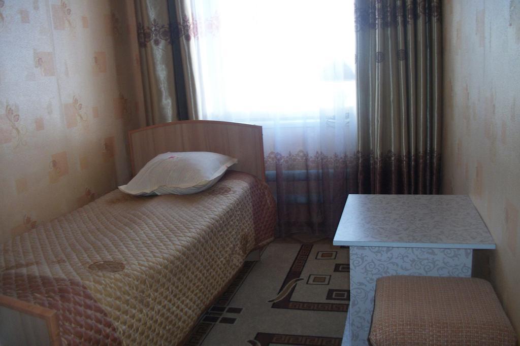 Enirest Hotel Karakol Phòng bức ảnh