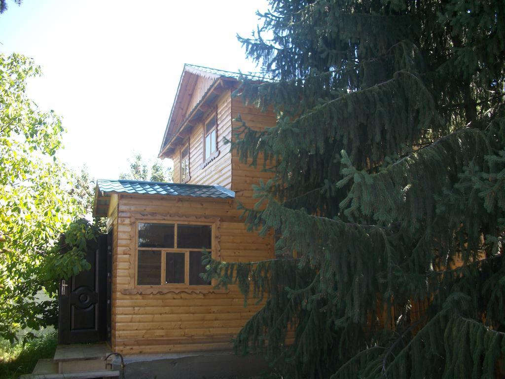Enirest Hotel Karakol Phòng bức ảnh