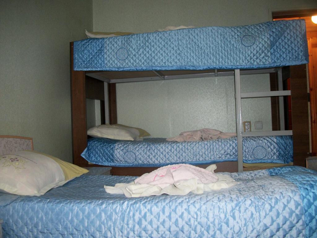 Enirest Hotel Karakol Phòng bức ảnh